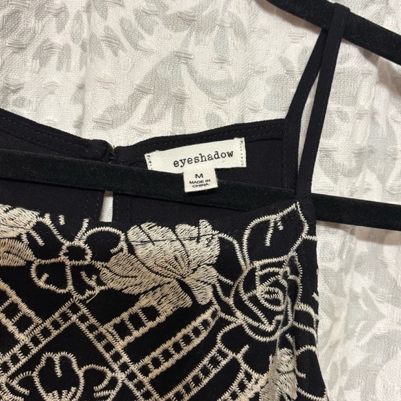 Women’s Eyeshadow Brand Black Flower Embroidered Tank Top Size M - Picture 3 of 6